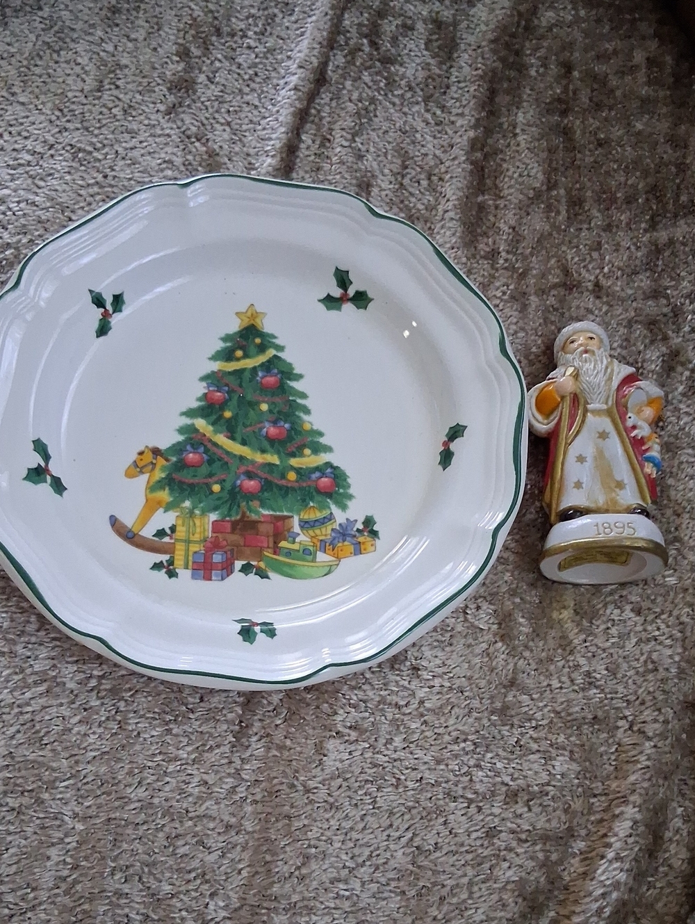 Mikasa Holiday Tree Decorative Plate And Vintage Santa Bundle.